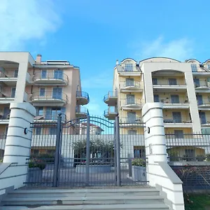 La Perla Aparthotel